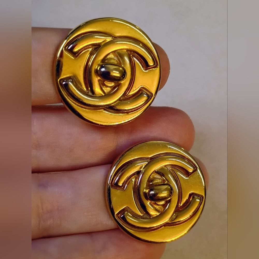 Chanel Vintage Turnlock Round Clip-on Earrings